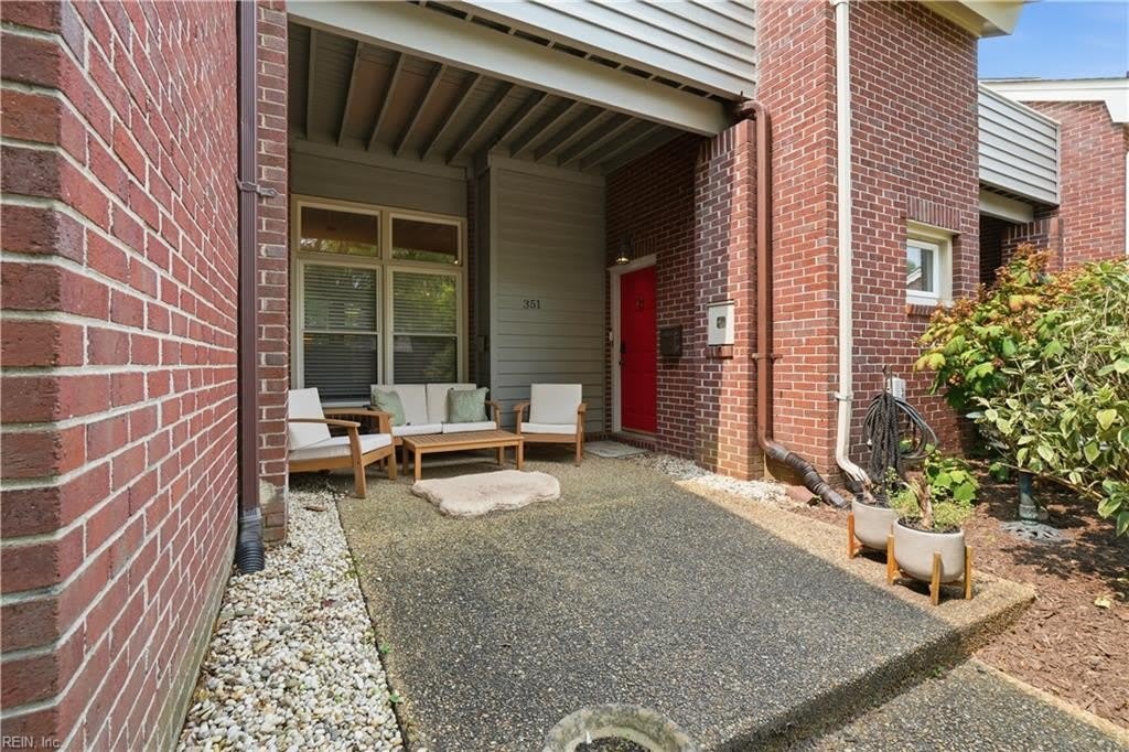351 Pender Court – photo 2