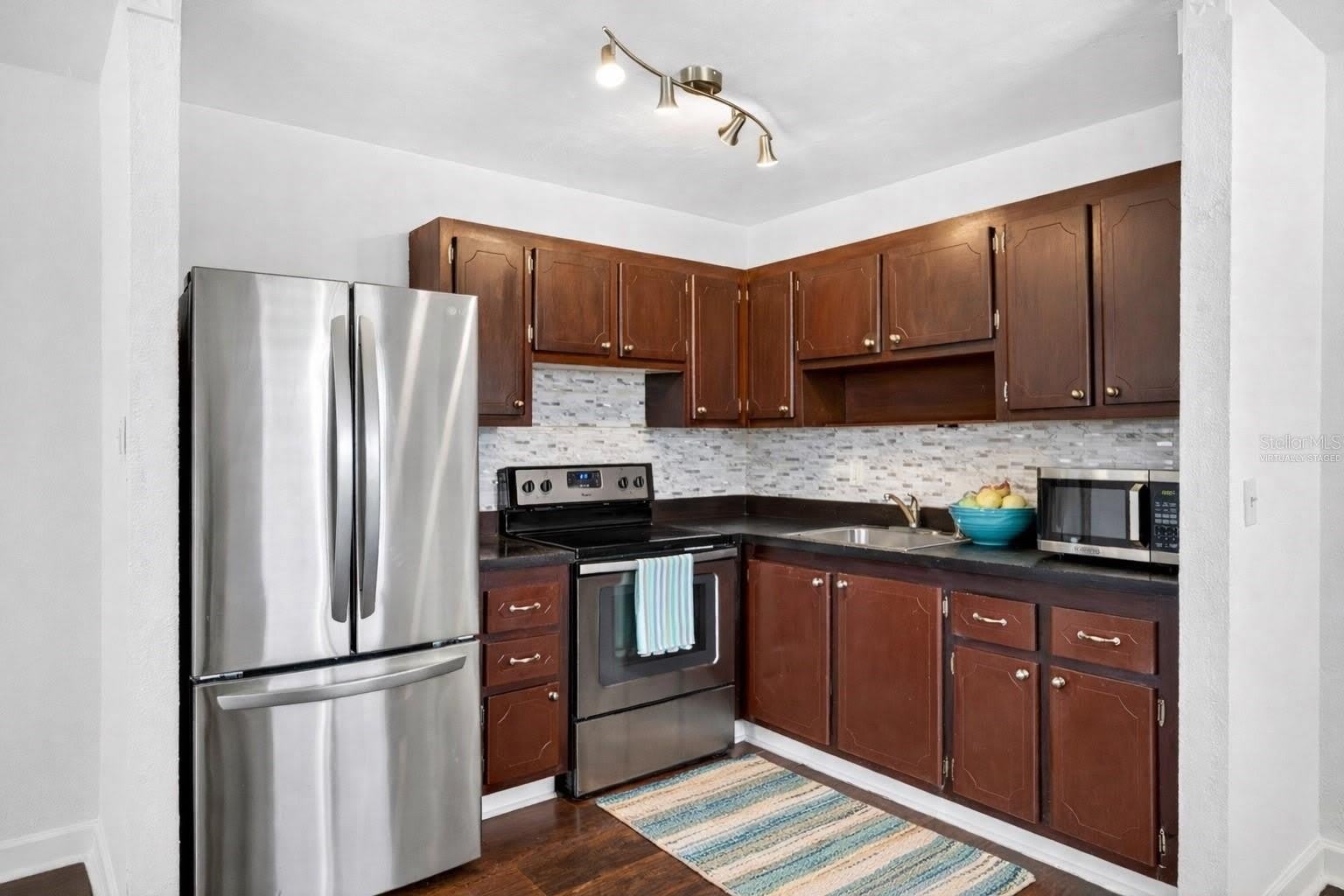 1801 BEDFORD Lane – photo 3