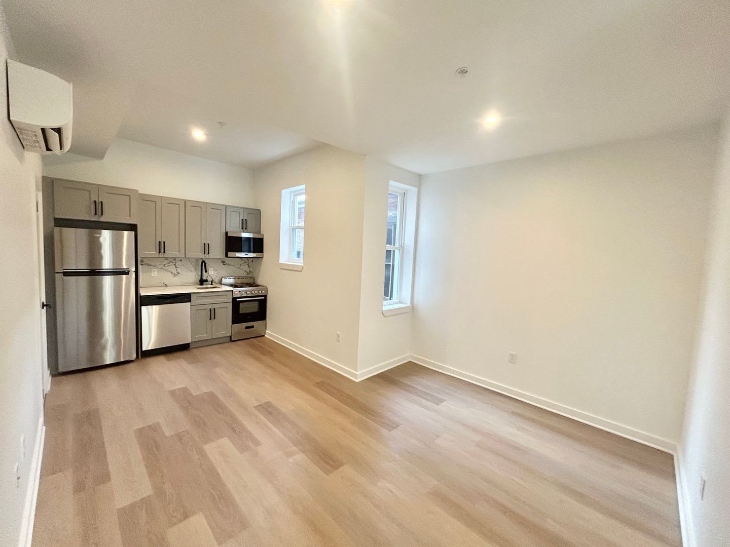 2725 W GIRARD Avenue – photo 1