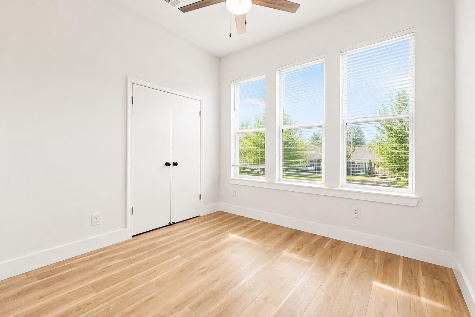 1595 COURT Ave – photo 5