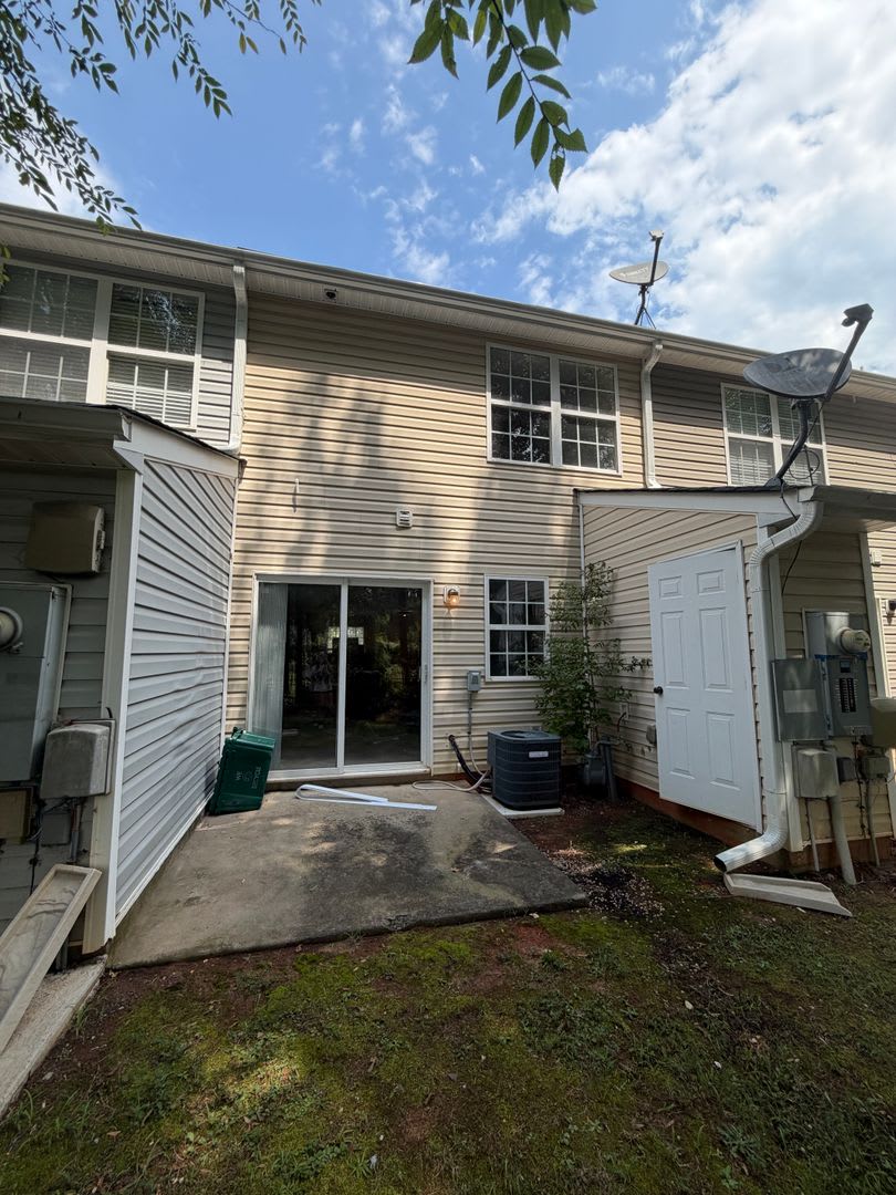 Townhome in East Charlotte – photo 1