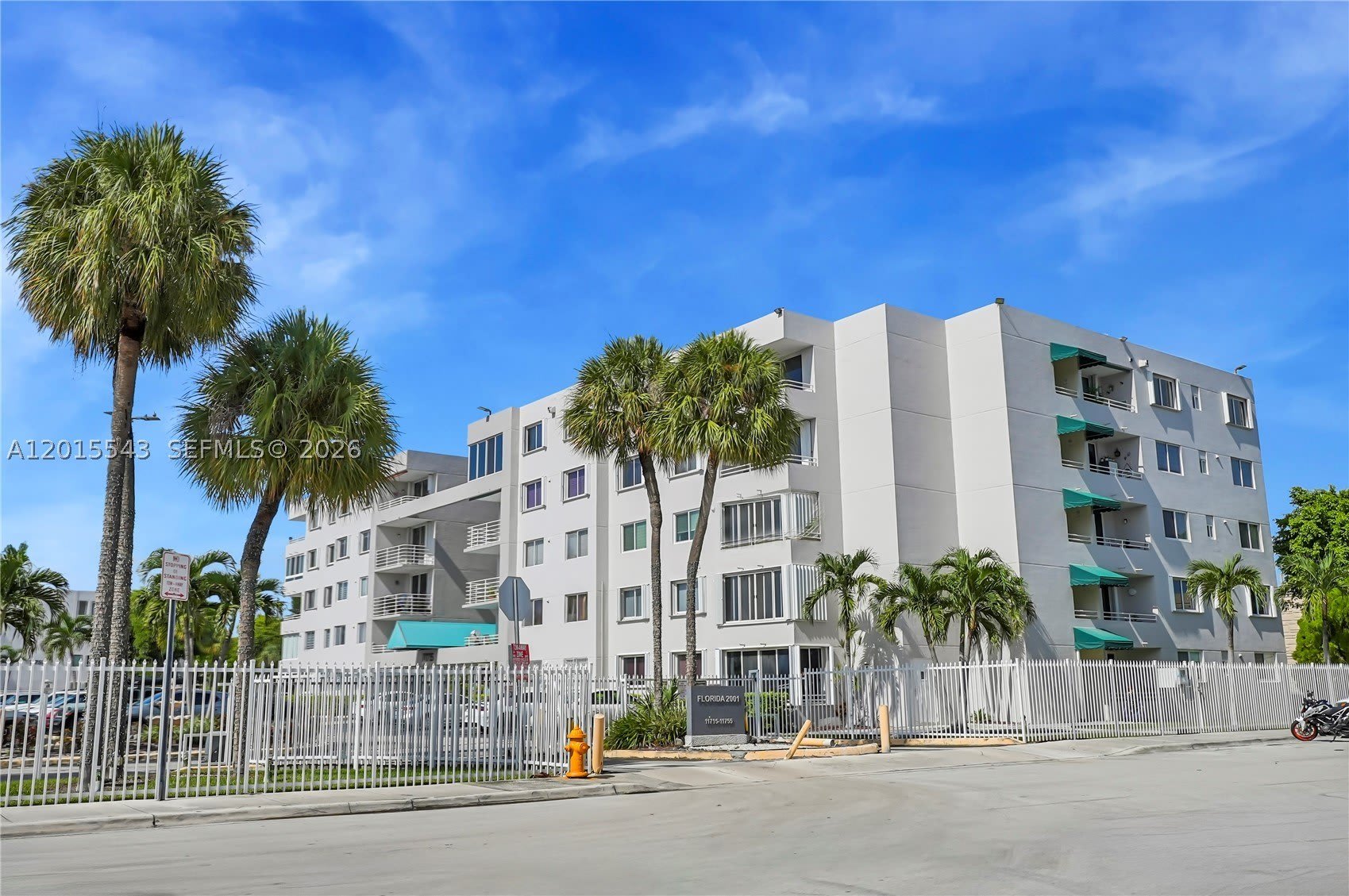 11715 SW 18th St – photo 2