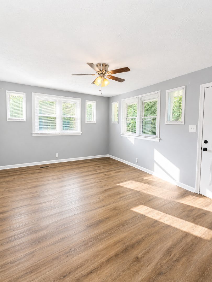 Beautifully Renovated 3BR/2BA Home – photo 5