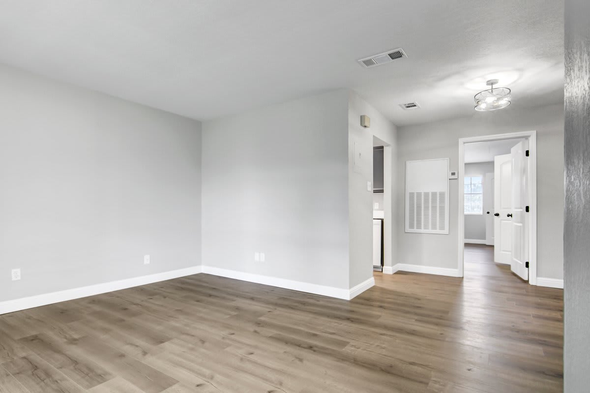 2095 Dowlen Rd – photo 2