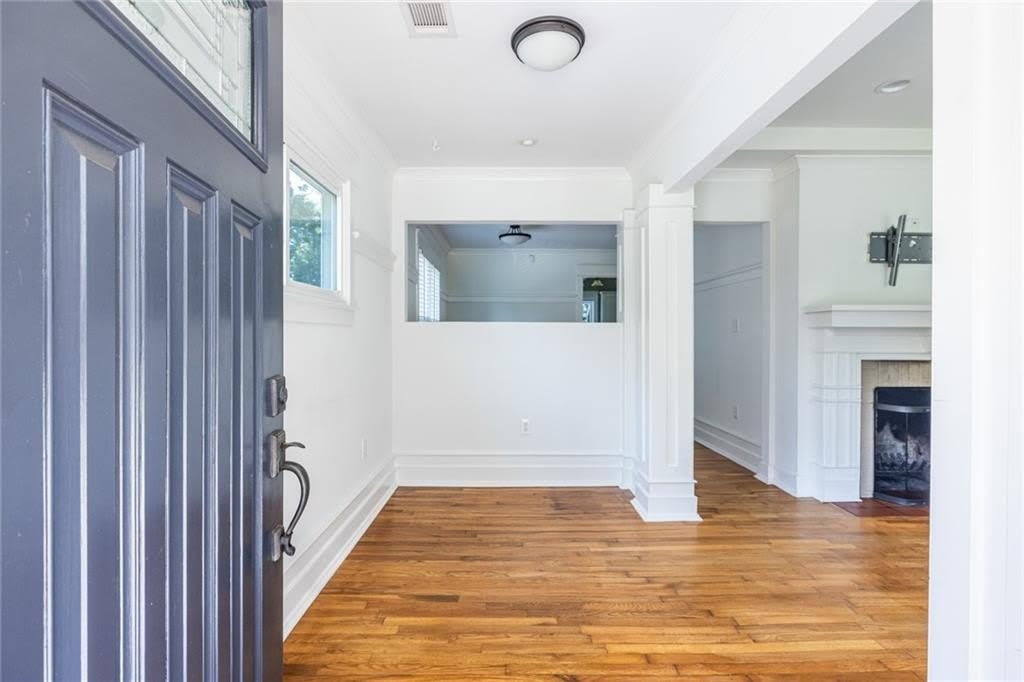 577 Glenwood Place SE – photo 2