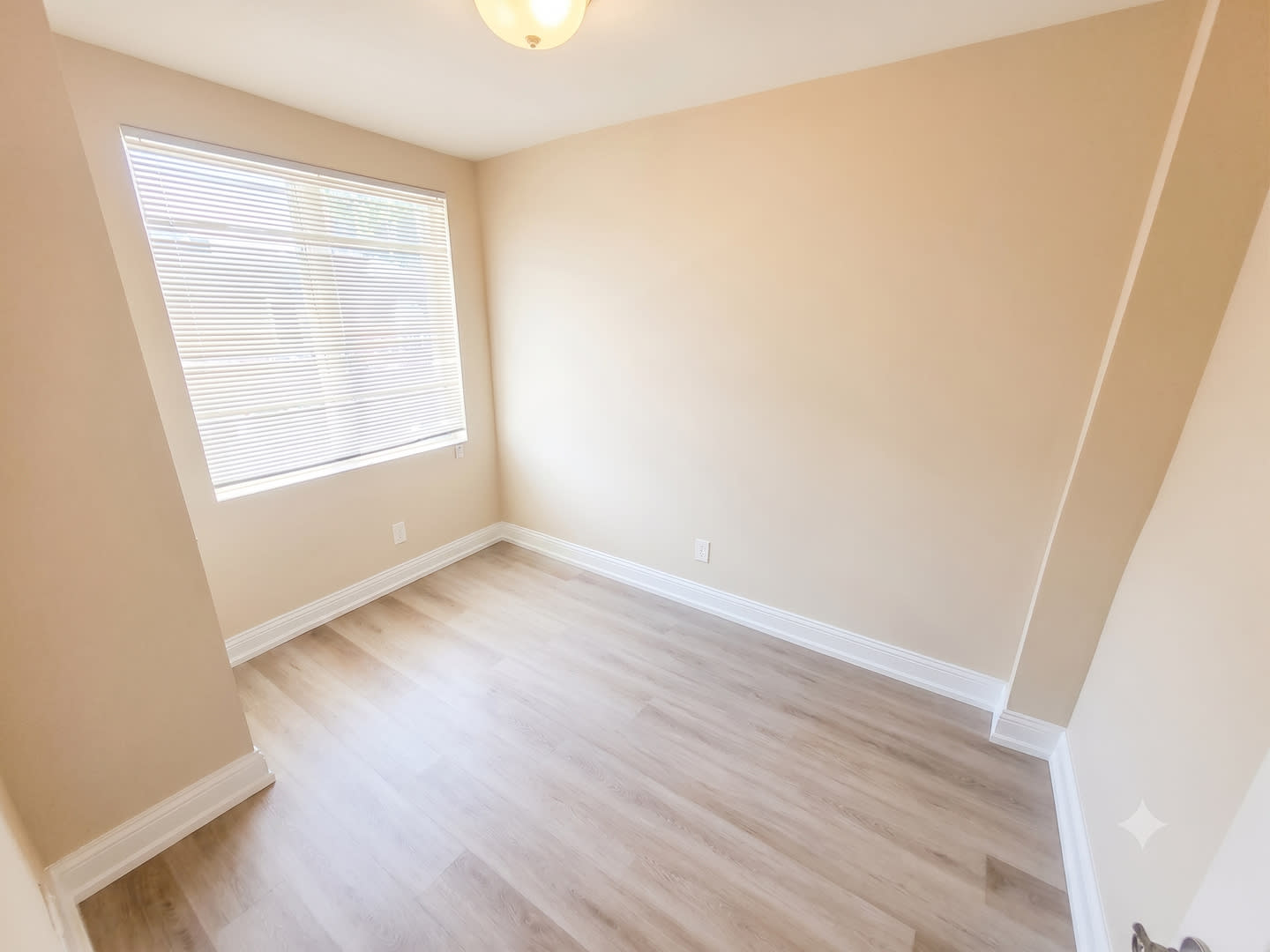 ⭐⭐⭐ UPDATED COZY 3 BEDROOMS AND 1.5 BATH HOME LOCATED IN NORTHEAST/LAWNCREST!!! ⭐⭐⭐ – photo 5