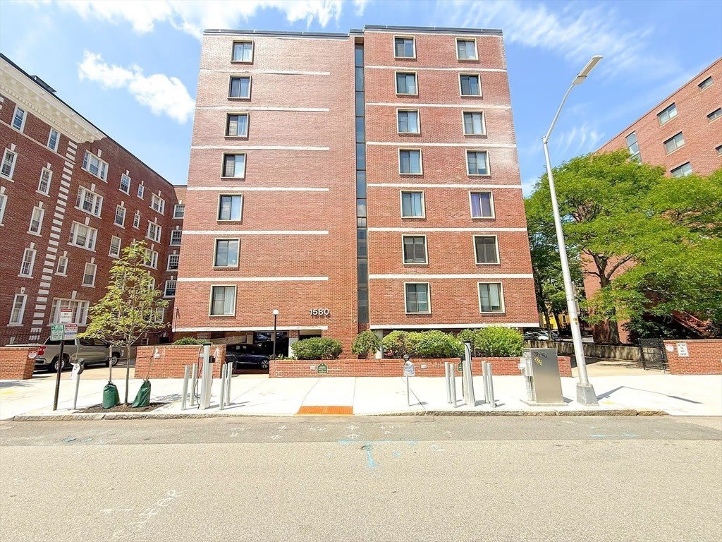 1580 Massachusetts – photo 1