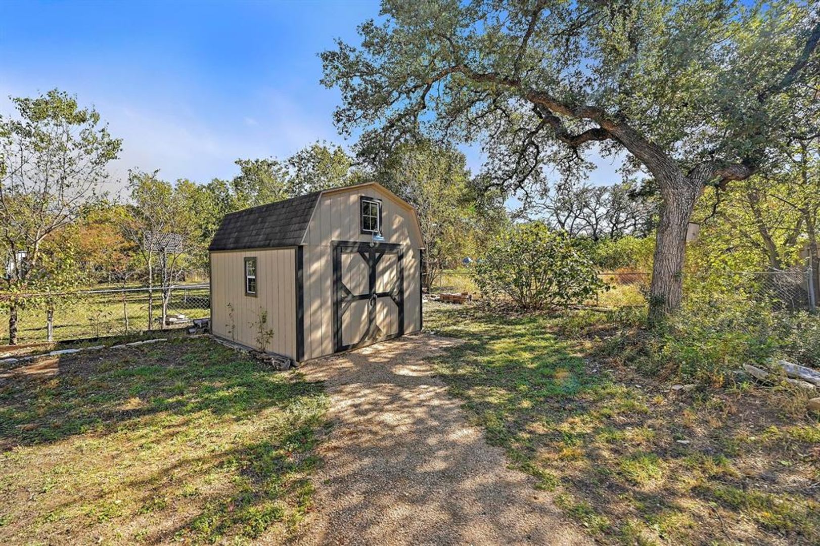 Fantastic 3-Bedroom Home in Bertram – photo 4