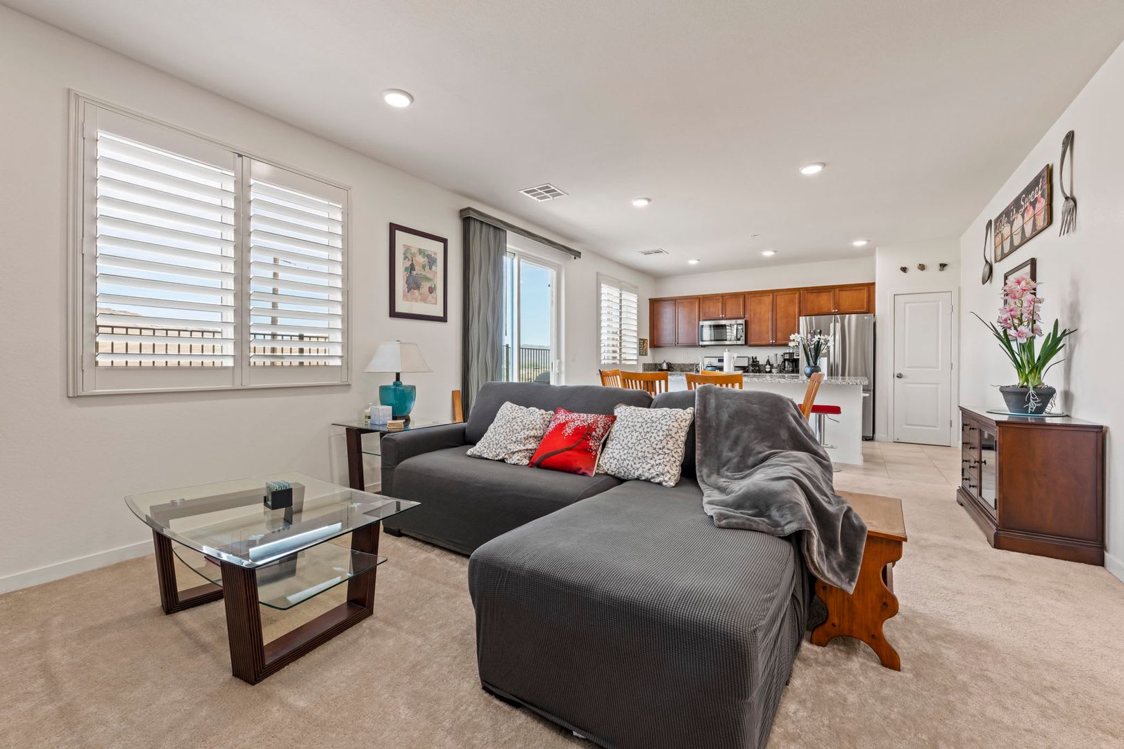 Fully Furnished Modern Townhome With Flexible Leases And All Utilities Included – photo 5