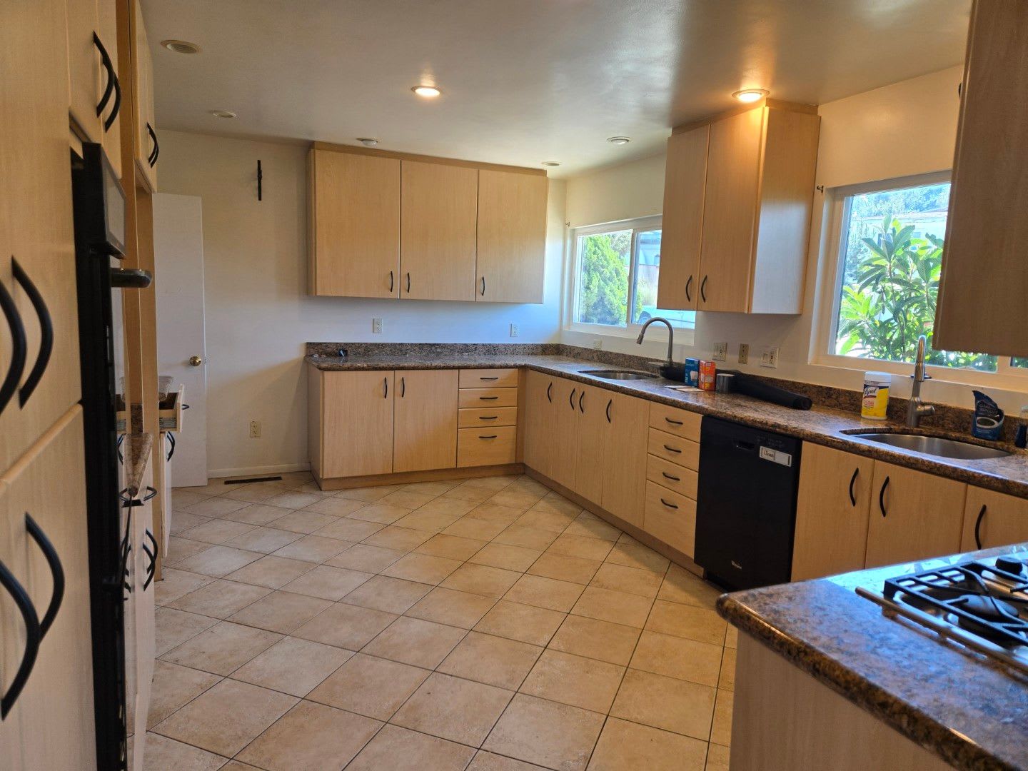 SDSU / College Area 7 bedrooms with 4 baths split-level home. – photo 3