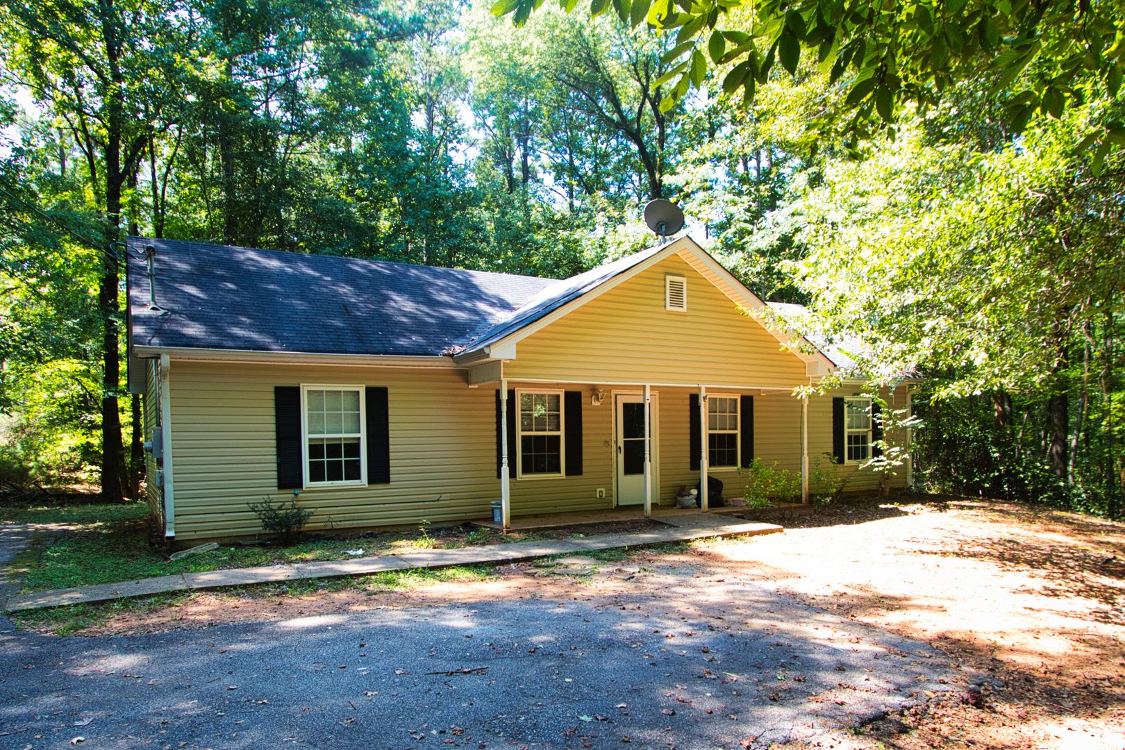 New Listing! 3 Bedroom 2 Bathroom Ranch in Covington! – photo 1