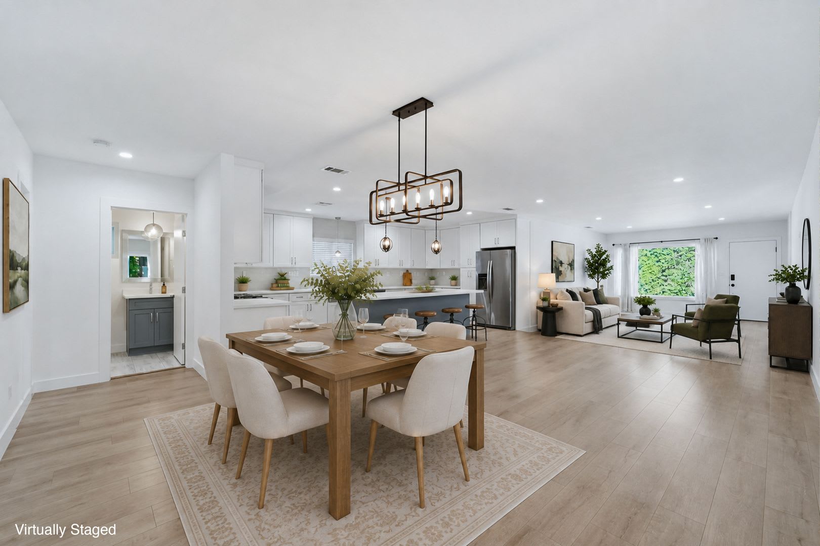 Modern Gated Retreat on a Private Lot. – photo 1