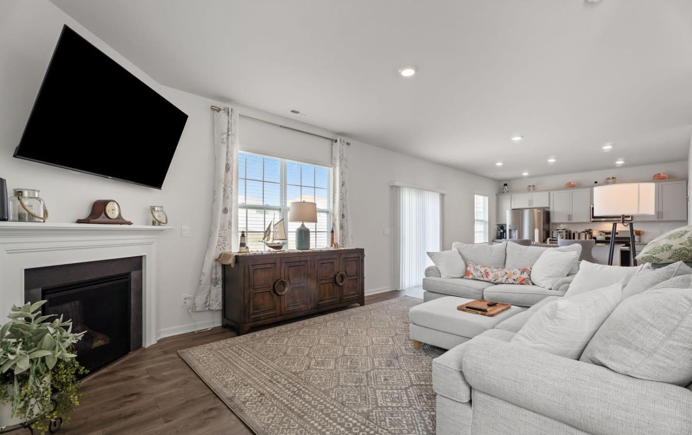 2406 Westwood Avenue West – photo 3