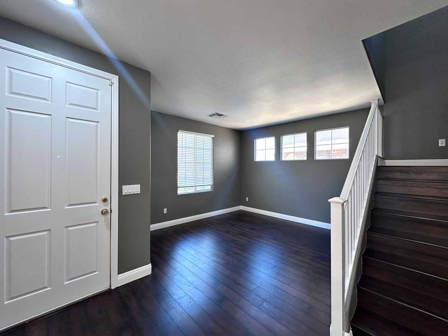 4 BEDROOM 2.5 BATH HOME IN MOUNTAINS EDGE – photo 4