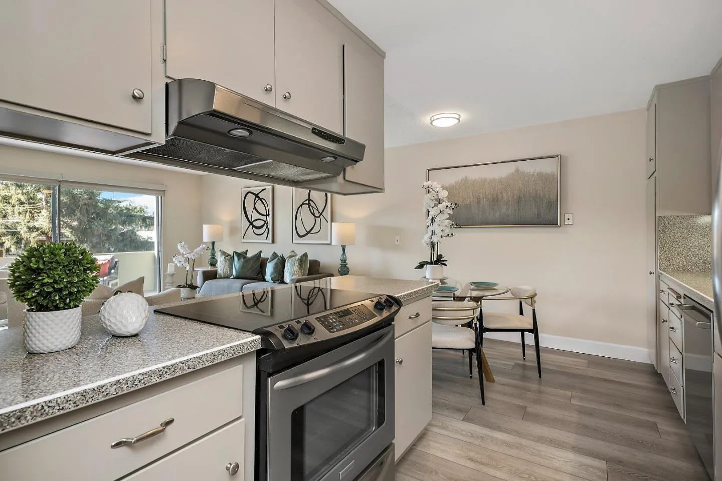 1458 Hudson St Apt 211 – photo 4