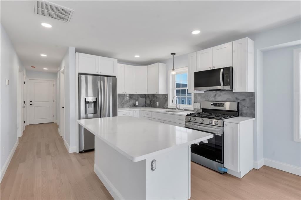 10 Anthony Avenue – photo 2