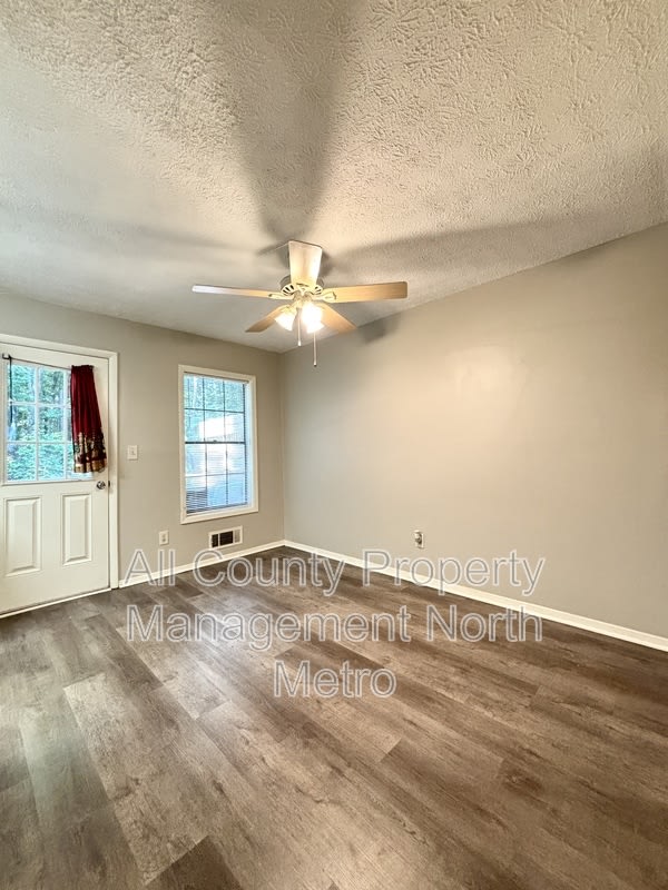 2245 Highpoint Road – photo 5