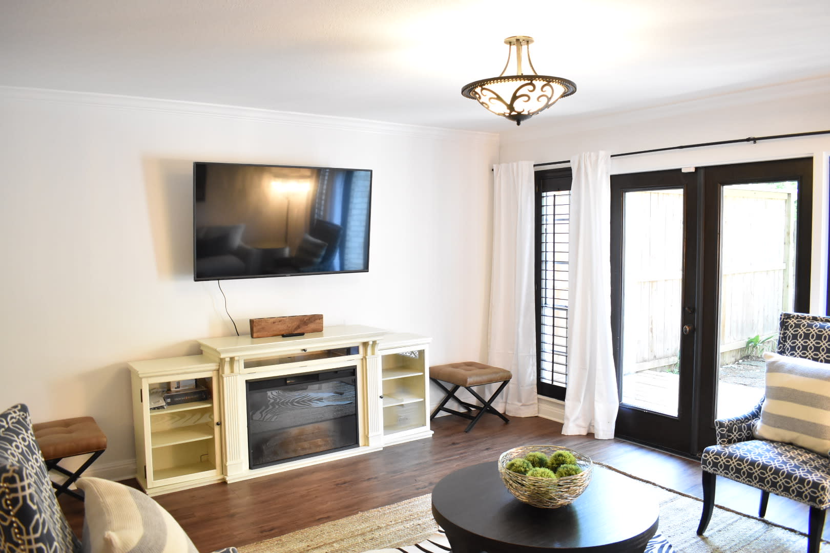 1045 Shook Ave – photo 2