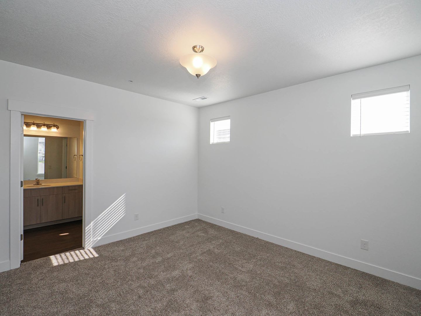 3 Bedroom, 2 Bathroom Condo – photo 3