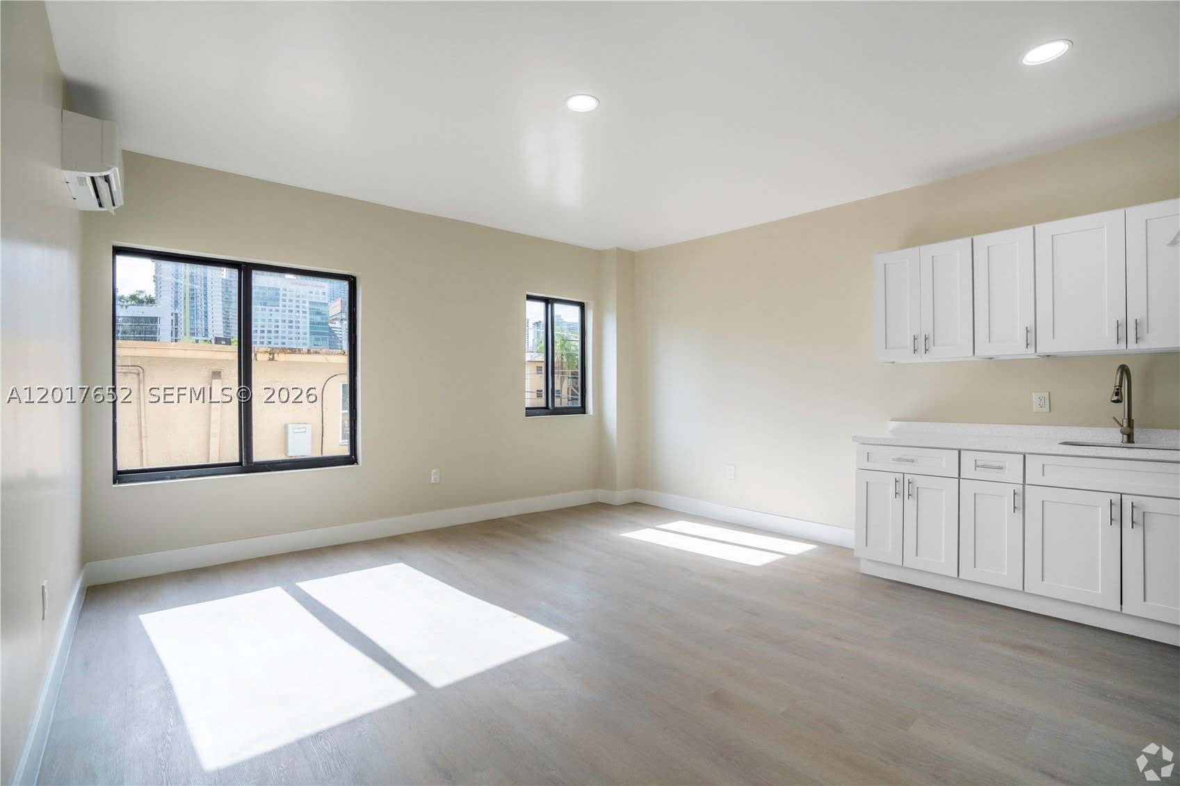 433 SW 6th St – photo 3