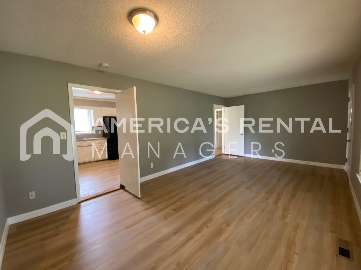 Home for Rent in Huntsville! Minutes from Downtown & Bridge Street Town Centre! AVAILABLE NOW! – photo 5