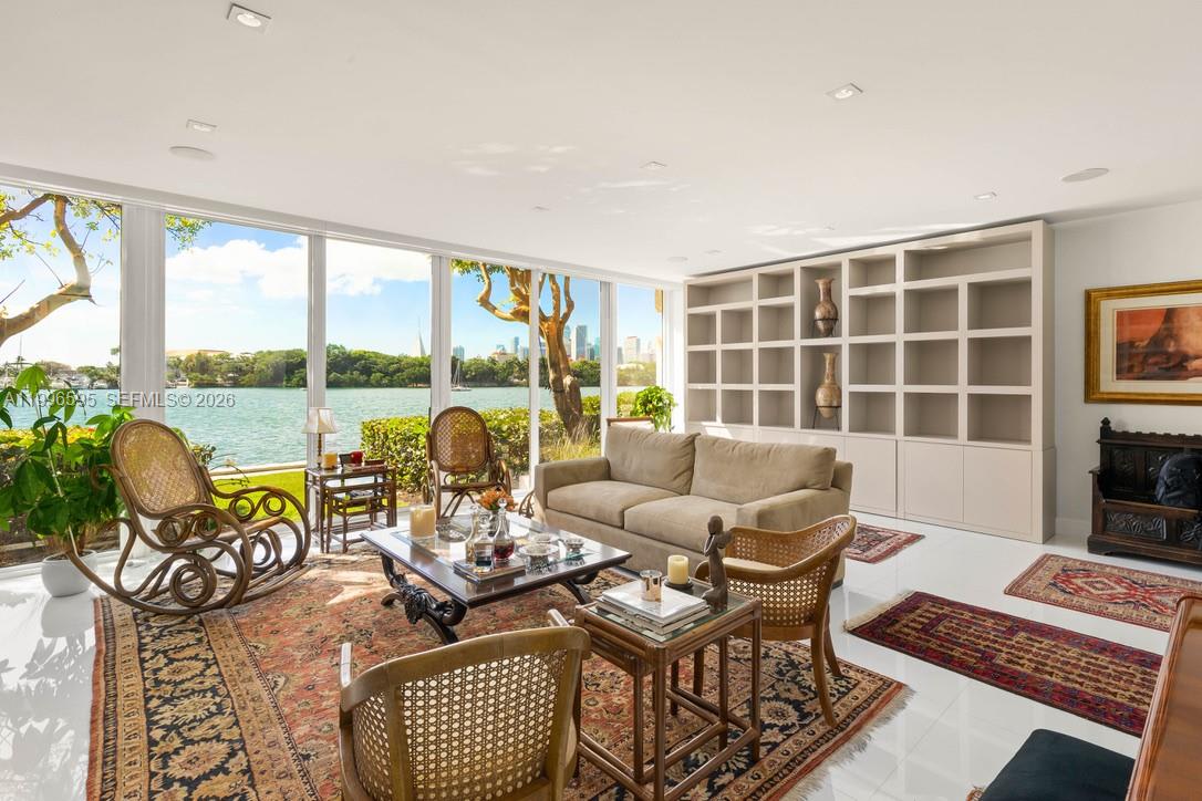 1000 Venetian Way – photo 2