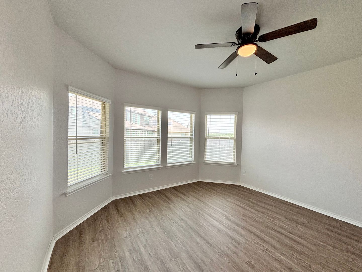 1 Story Home with 4 Bedrooms! – photo 5