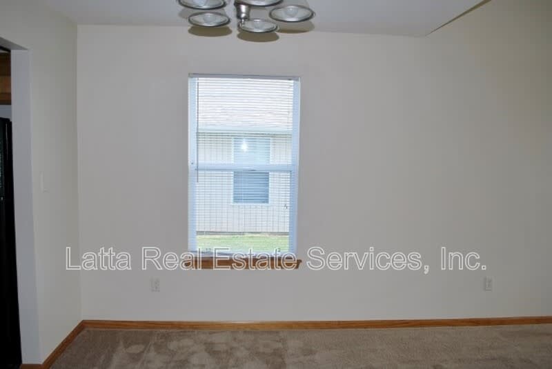 1101 NW Willow Dr – photo 5