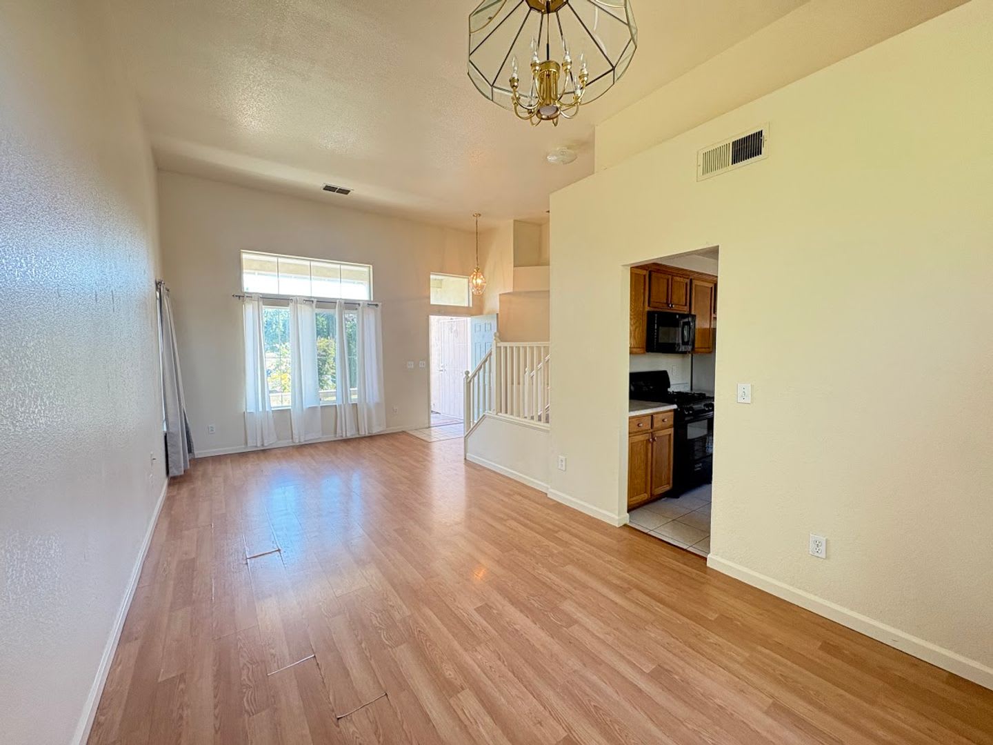 Spacious Four Bedroom Home in Western Ranch – photo 5