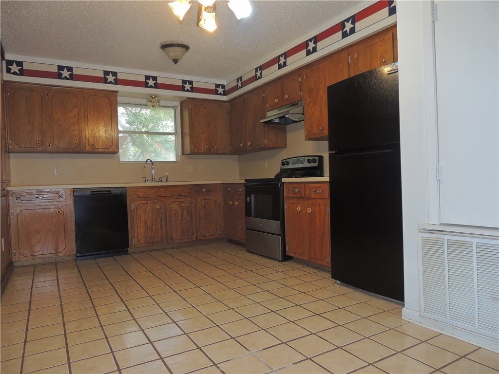2187 Glenwood Drive – photo 3