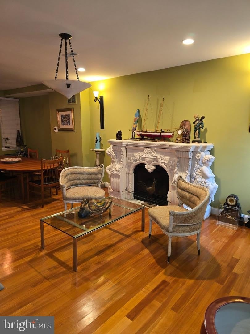 782 W Hamburg St – photo 2