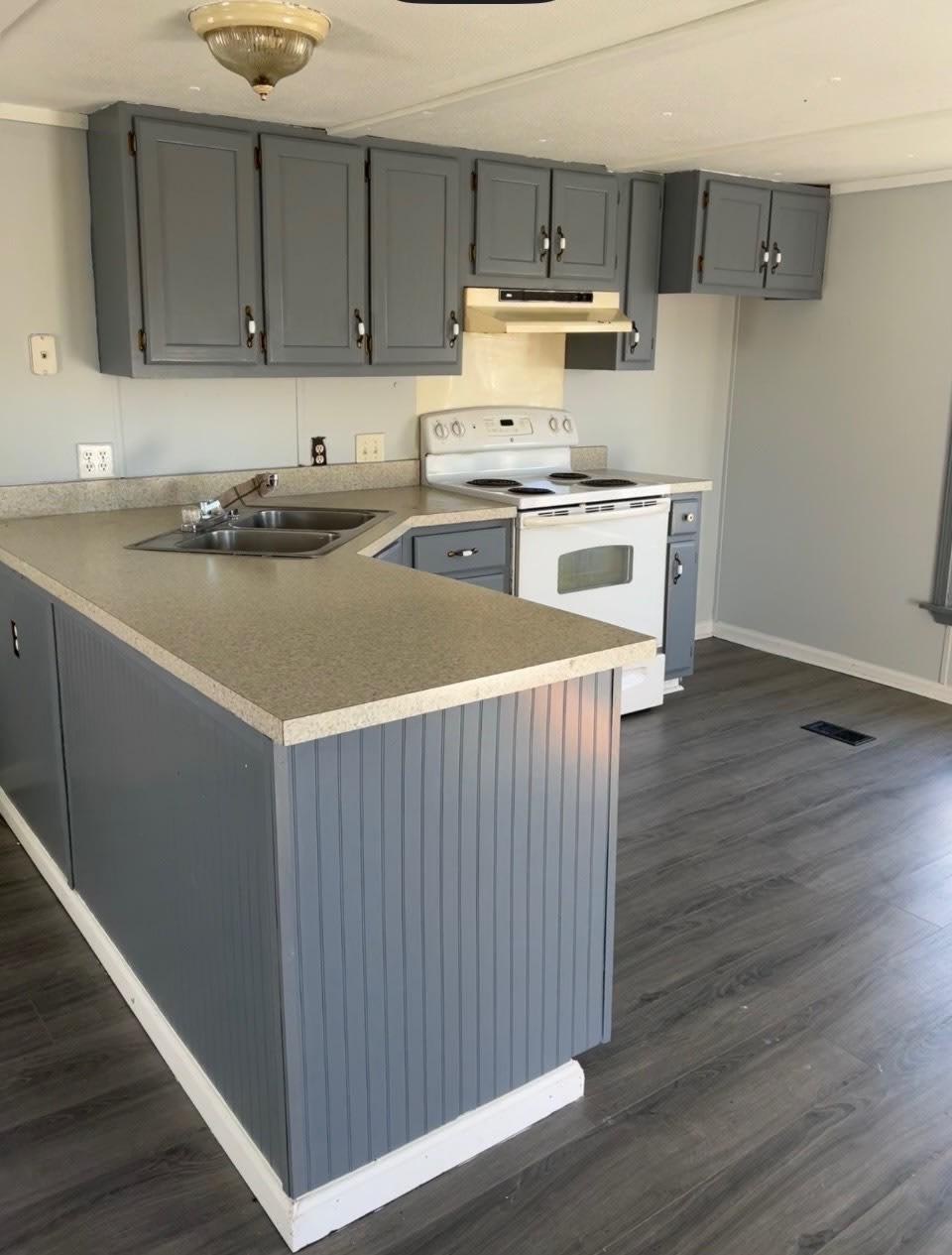 365 Wonderland Road – photo 3