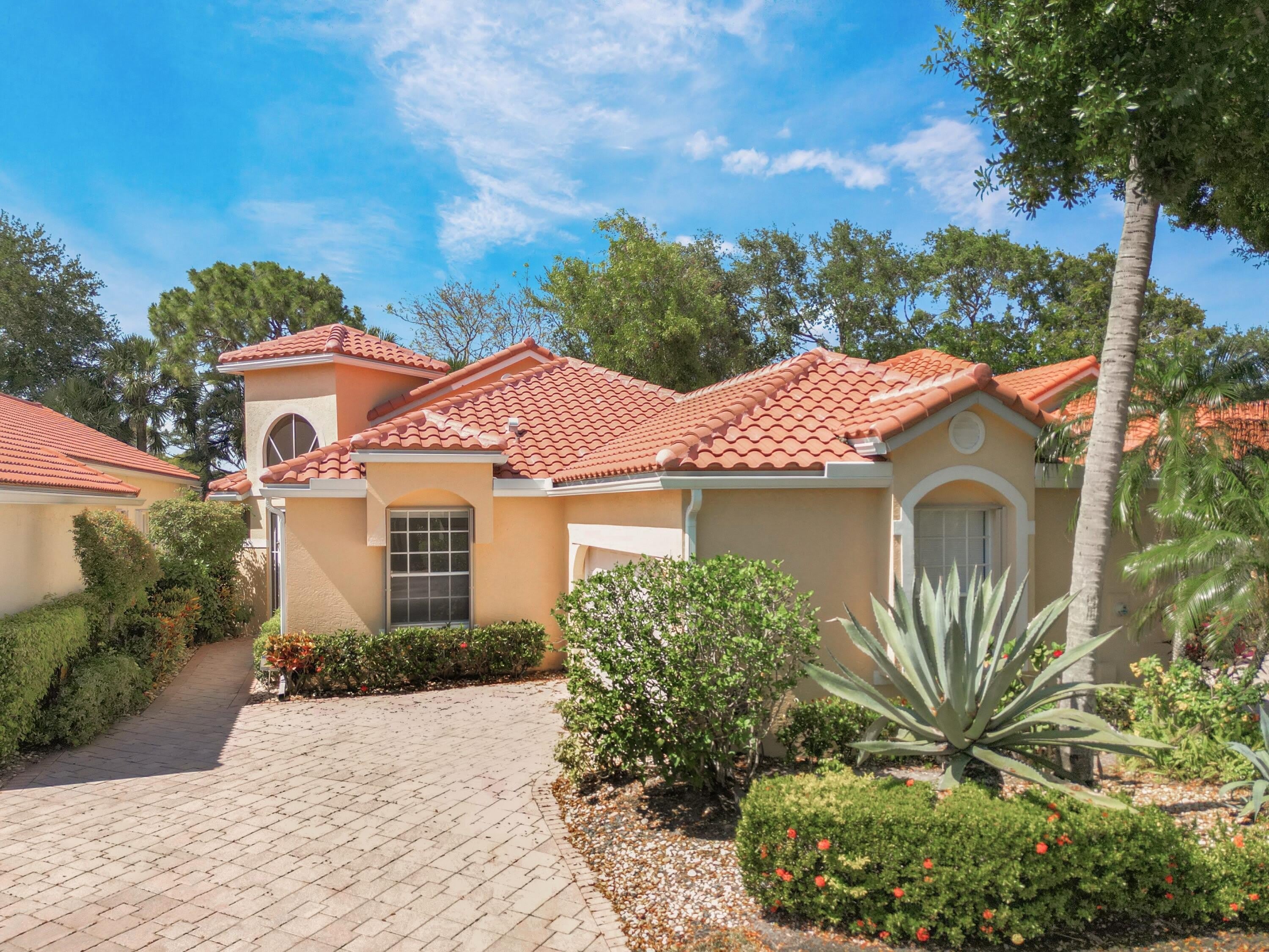 5279 Brookview Drive – photo 2