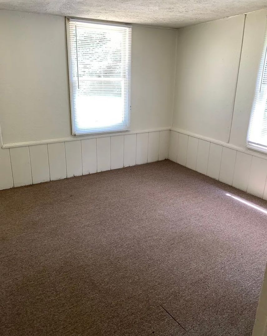 107 S Bryan – photo 3