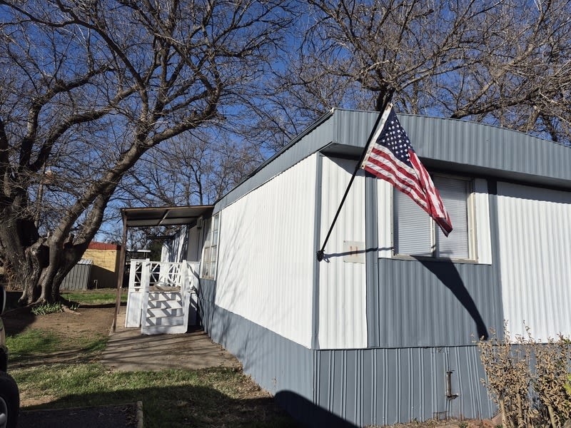 209 S Avenue B – photo 1