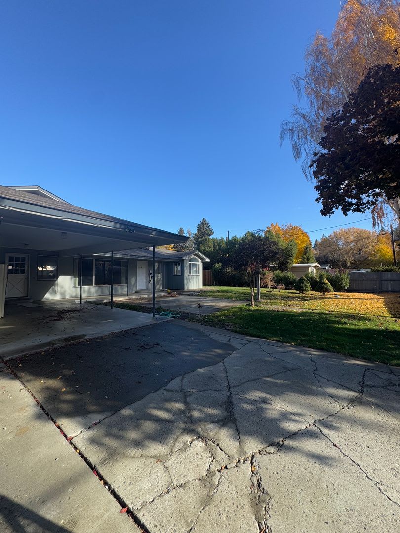 Expansive Updated Home With Creek Views Prime Location – photo 3
