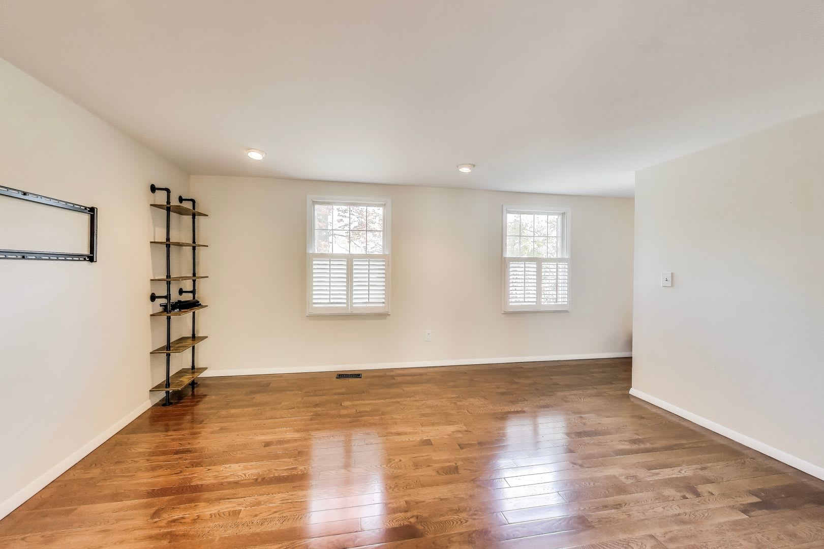 Gorgeous Three Level 4Bed/2.5Bath located in Silver Spring! – photo 5