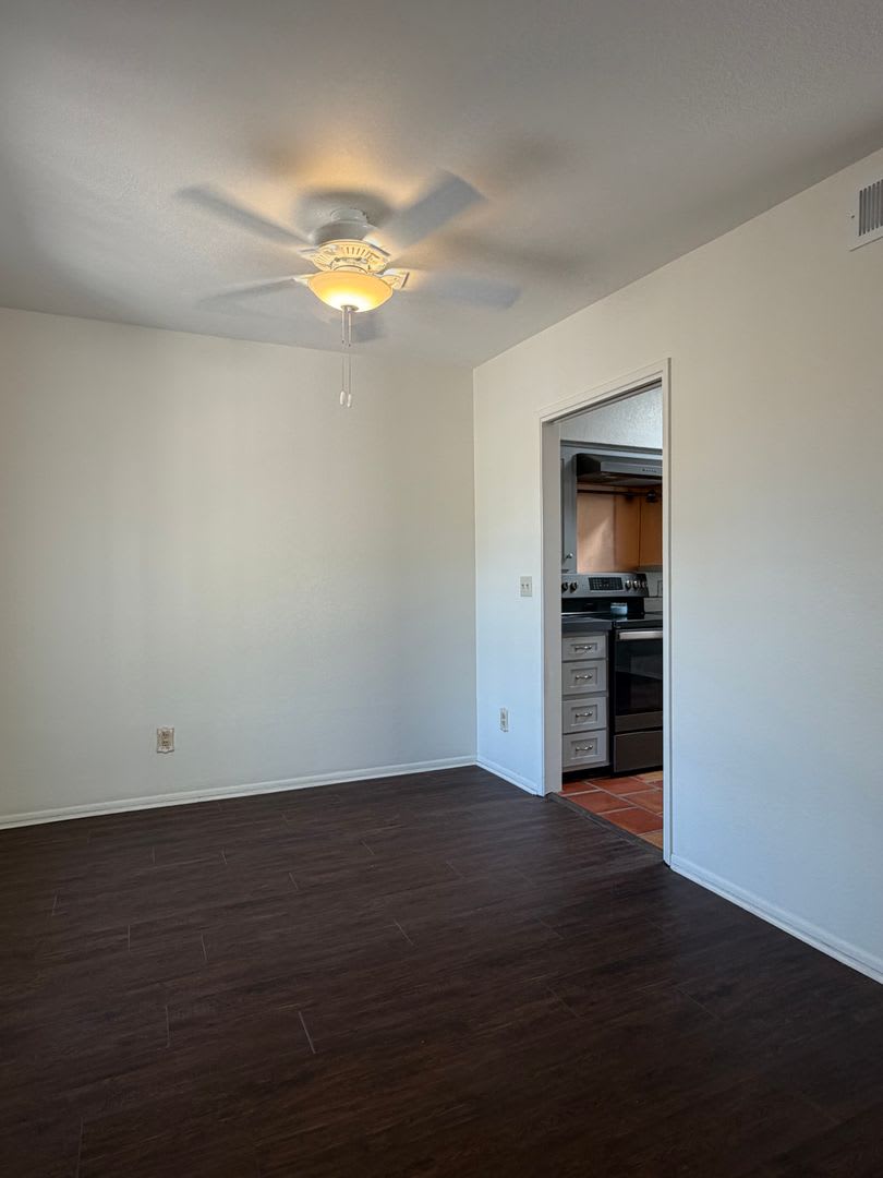 Stylishly Remodeled 2-Bedroom 2 Bath Townhome in Pueblo Villas – photo 3