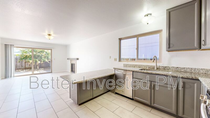 1417 Gregory Ct – photo 5
