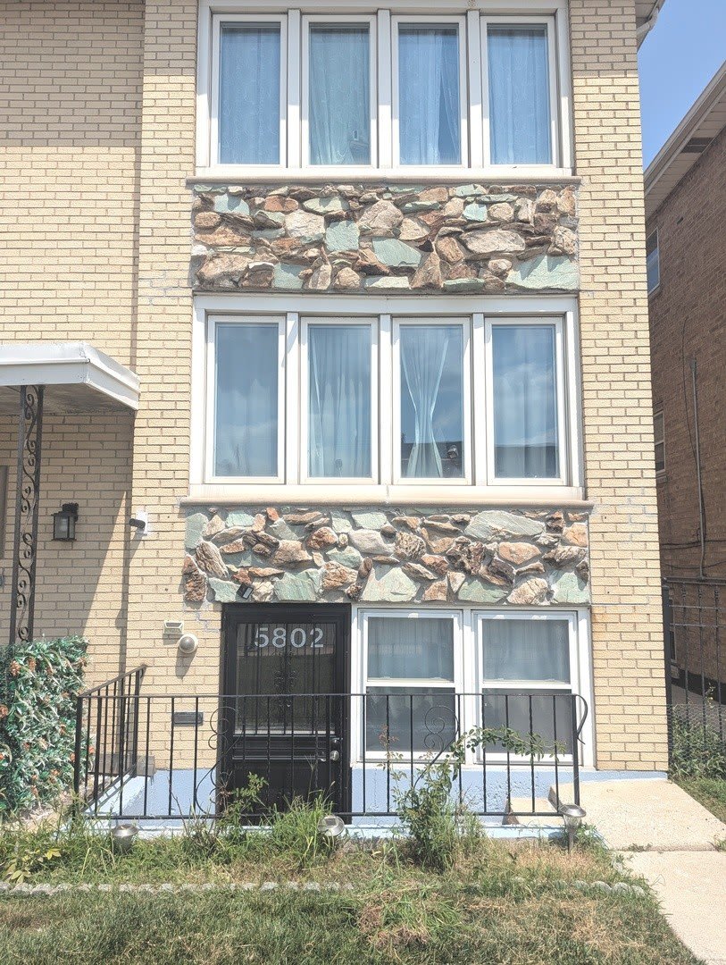 5802 S Archer Avenue – photo 2