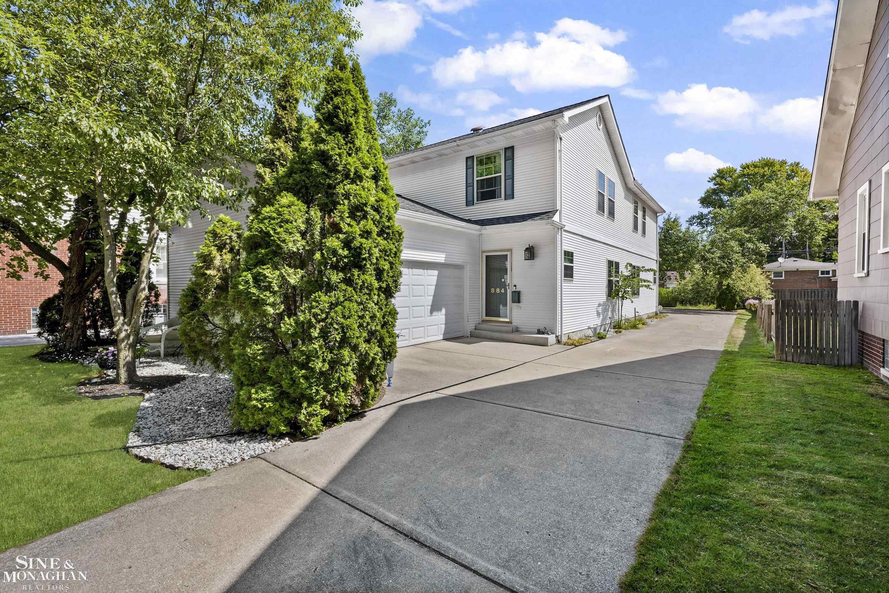 886 St. Clair Avenue – photo 2