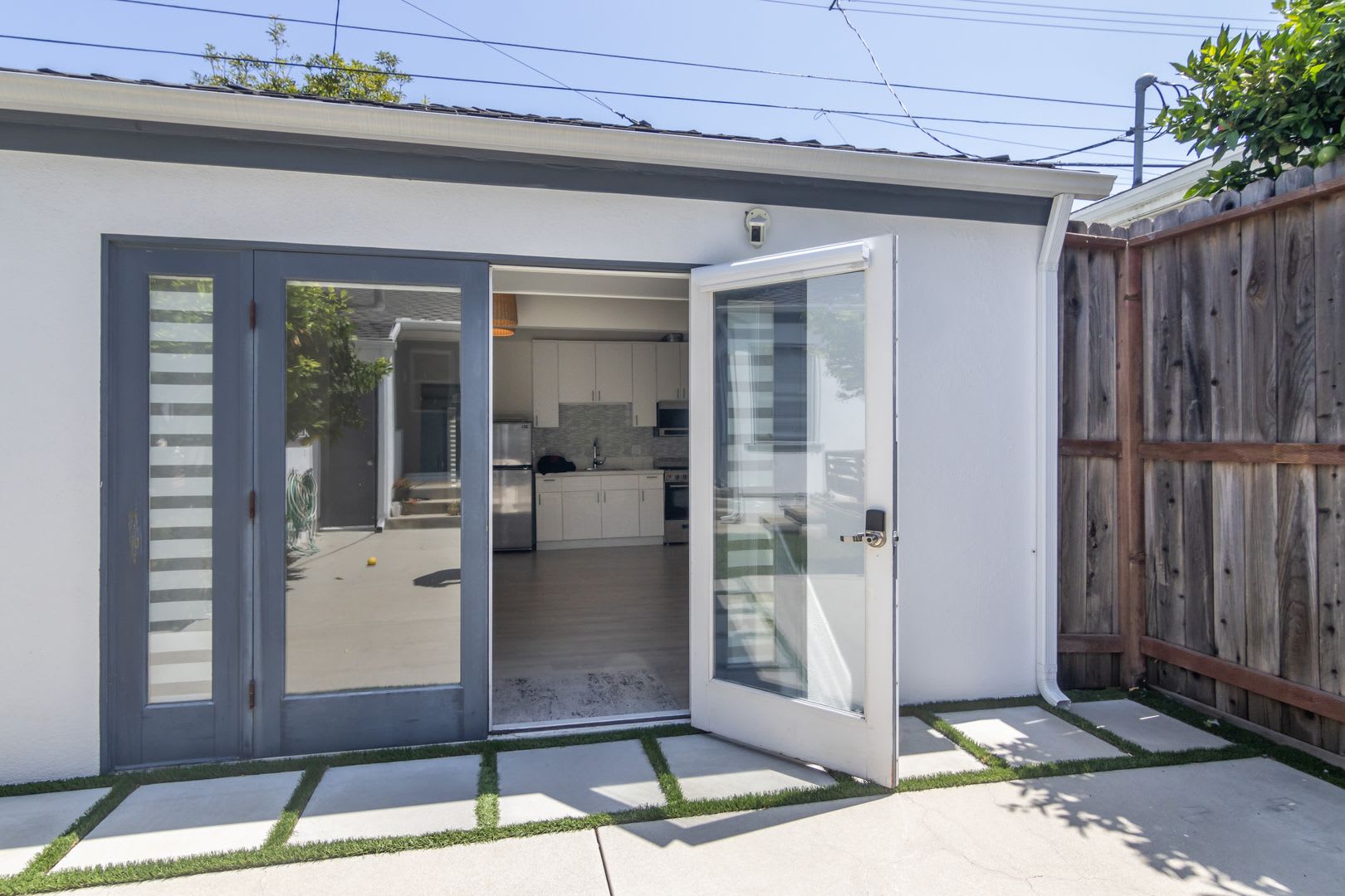Charming Private 1-Bedroom ADU in Prime West Los Angeles – photo 1