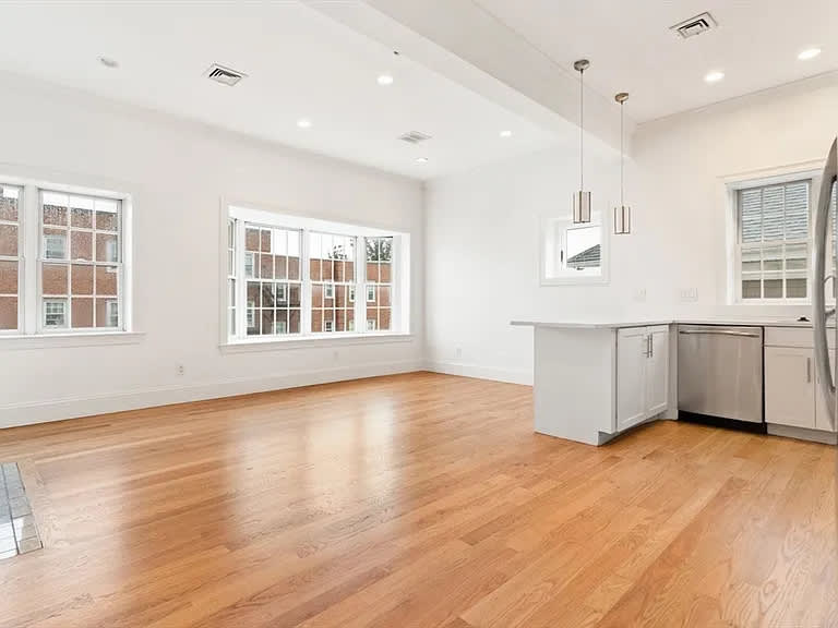 823 E 6th St Unit 8 – photo 2