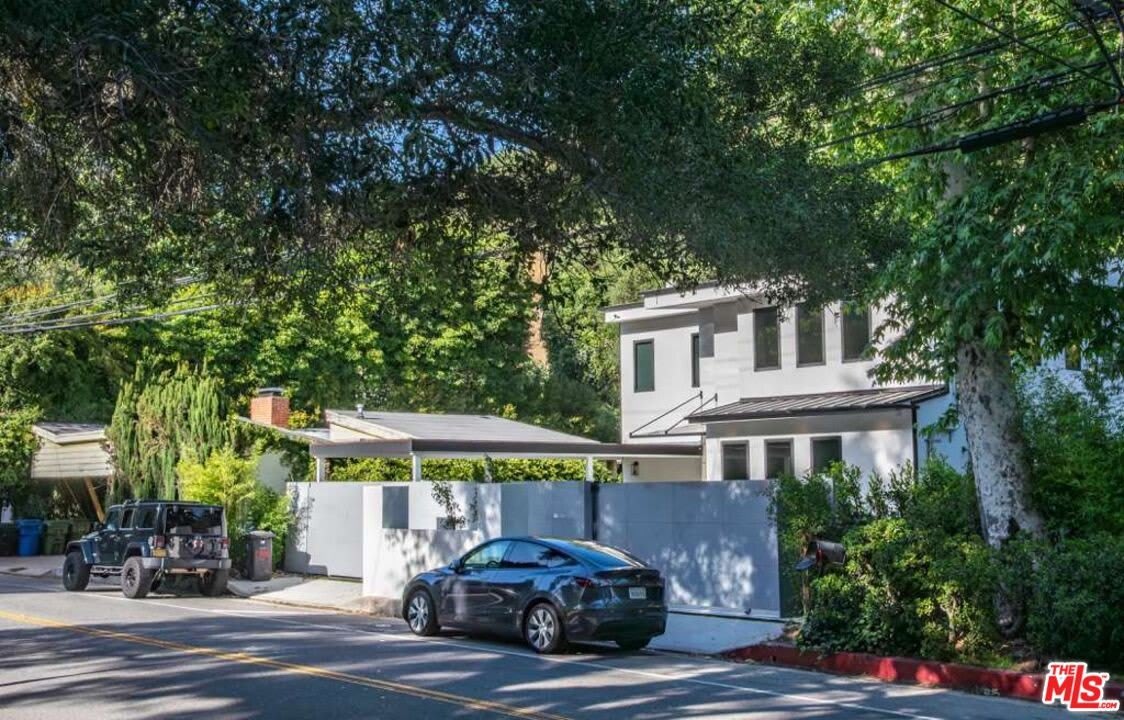 1734 N Beverly Glen Blvd – photo 2
