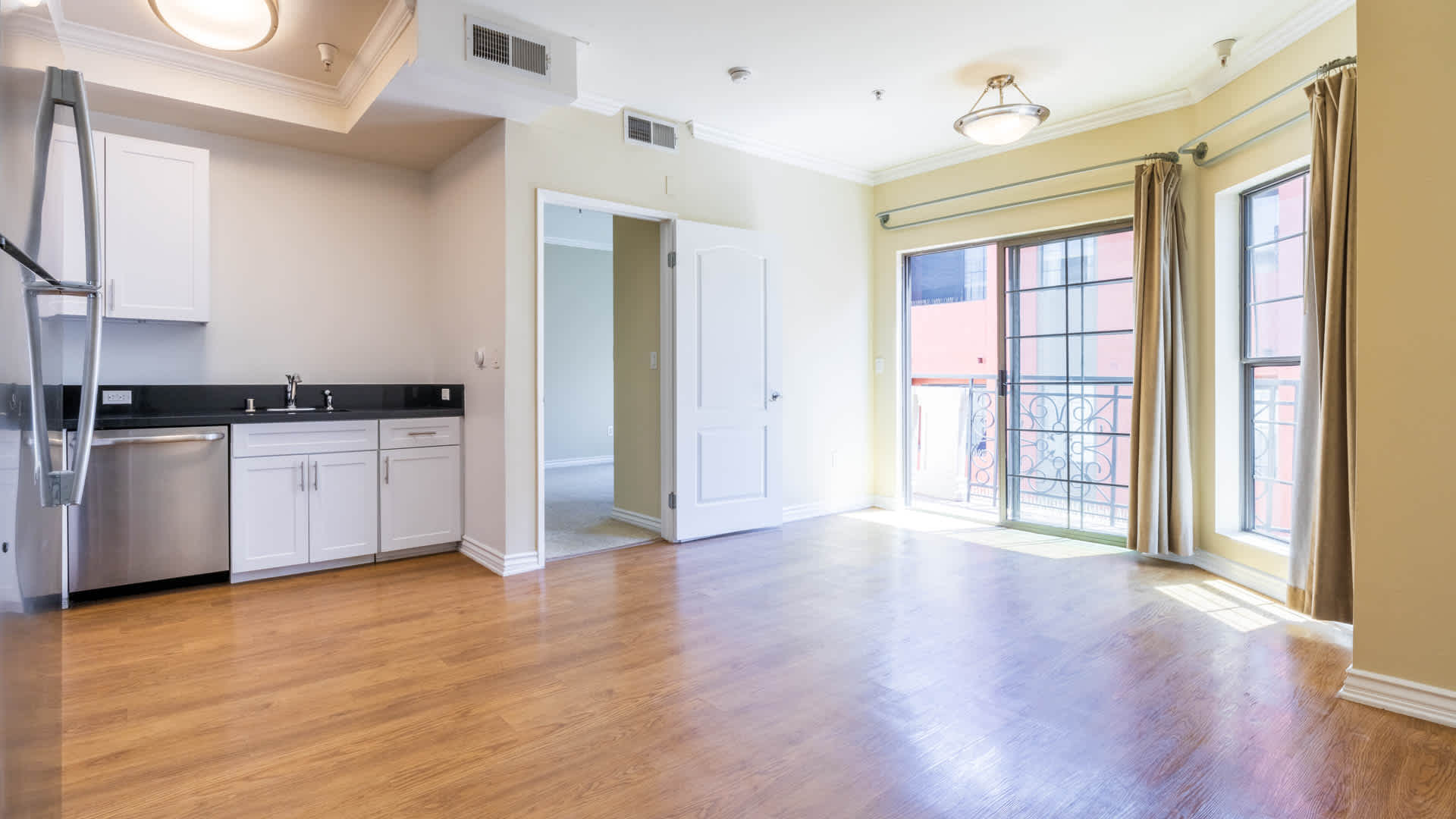 425 Broadway Apartments – photo 4