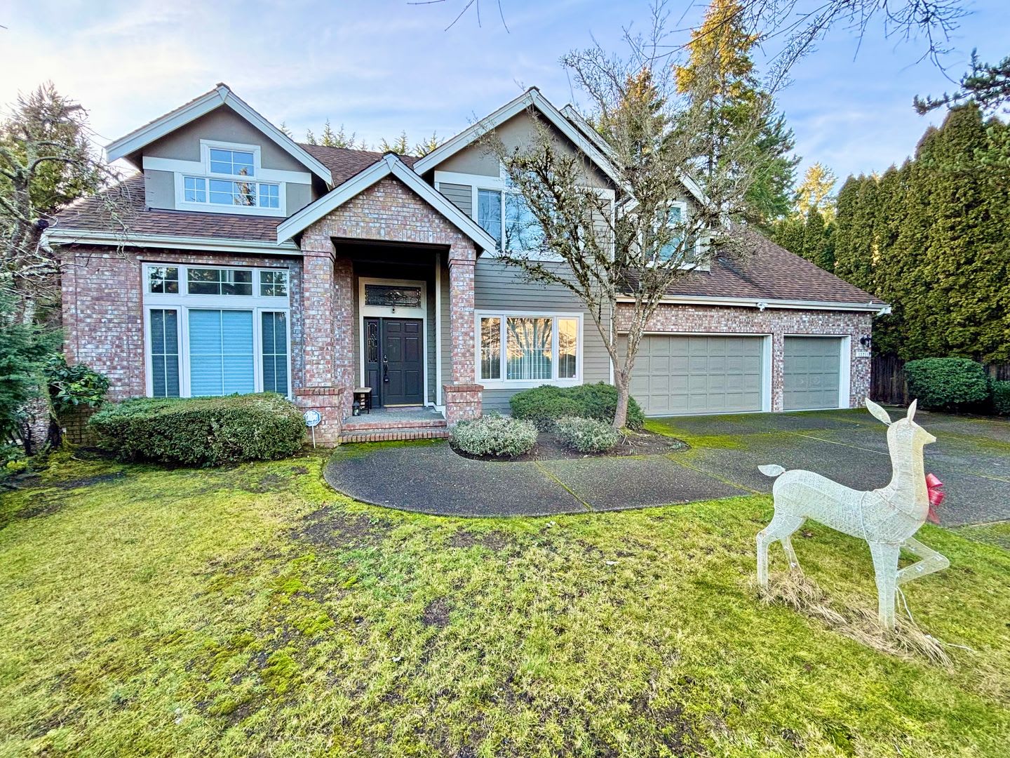 Luxurious 4BR Bellevue Oasis For Rent – photo 1