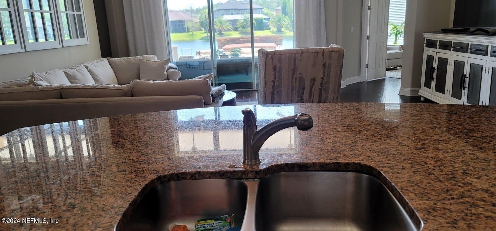 305 ELLSWORTH Circle – photo 3