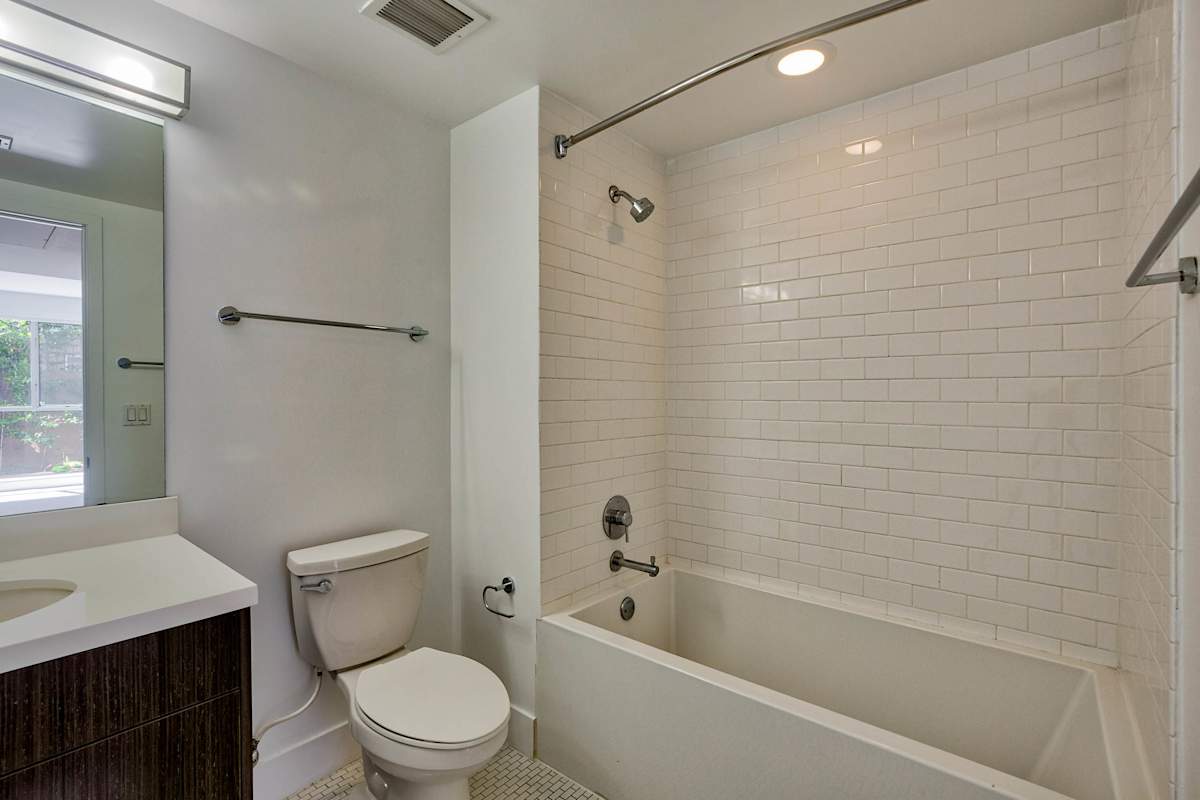 1800 Whitley – photo 3