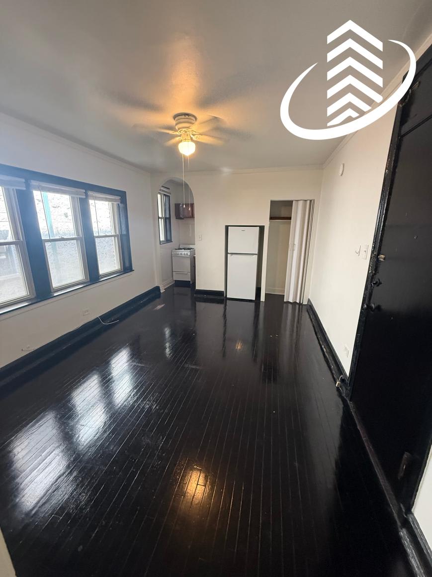 834 W Fullerton Ave – photo 2