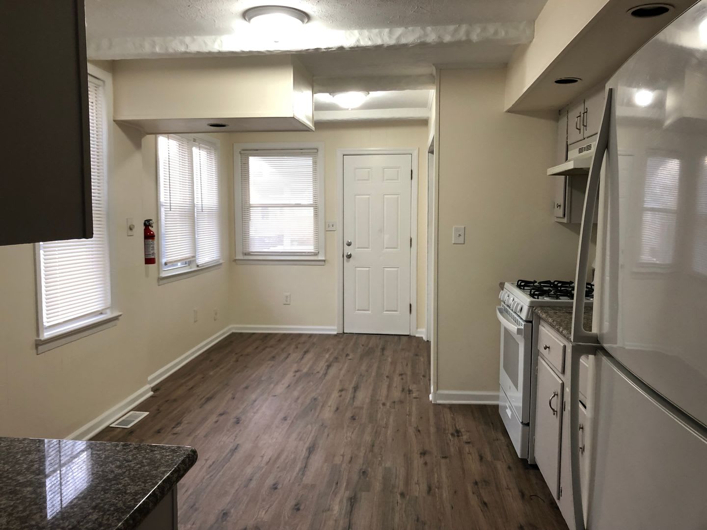 Great Home In Villa Park Improvements Underway Spacious Living Area And Eat In Kitchen Laundry Hook Ups Basement Parking – photo 3
